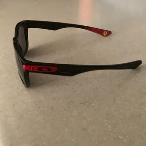 Oakley Garage Rock Ferrari Edition.